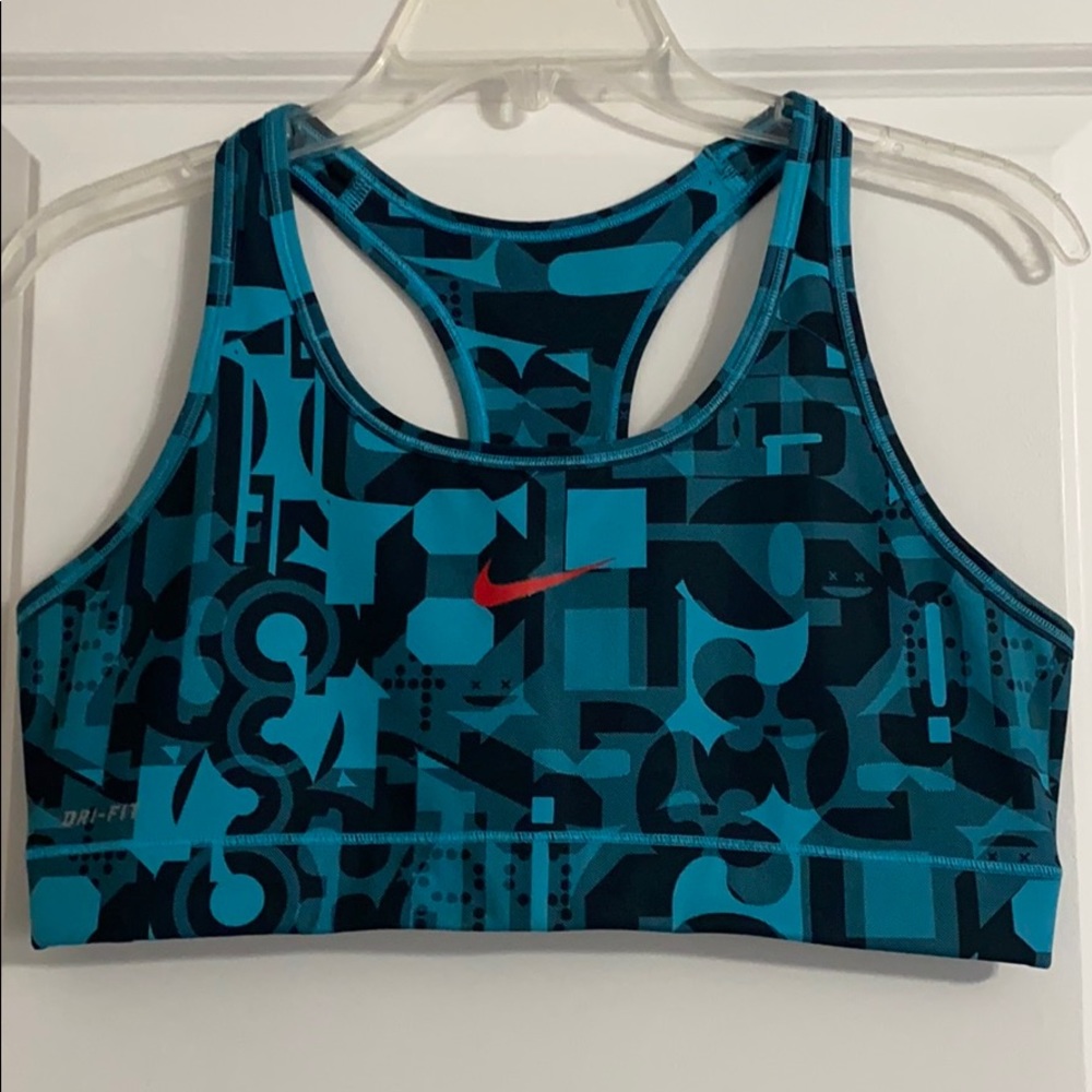 Nike Classic Swoosh Sports Bra